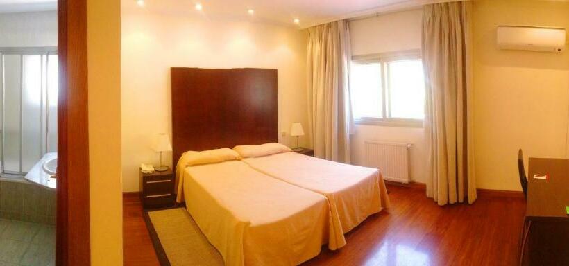 Четырехместный Номер Стандарт, Escuela Madrid