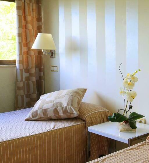 Номер Стандарт Индивидуальный, Escuela Madrid