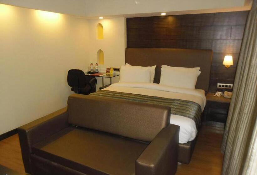 غرفة سوبيريور, Abigail Goradia S