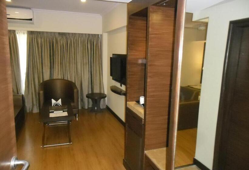 غرفة سوبيريور, Abigail Goradia S