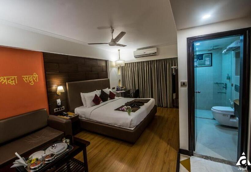 غرفة سوبيريور, Abigail Goradia S