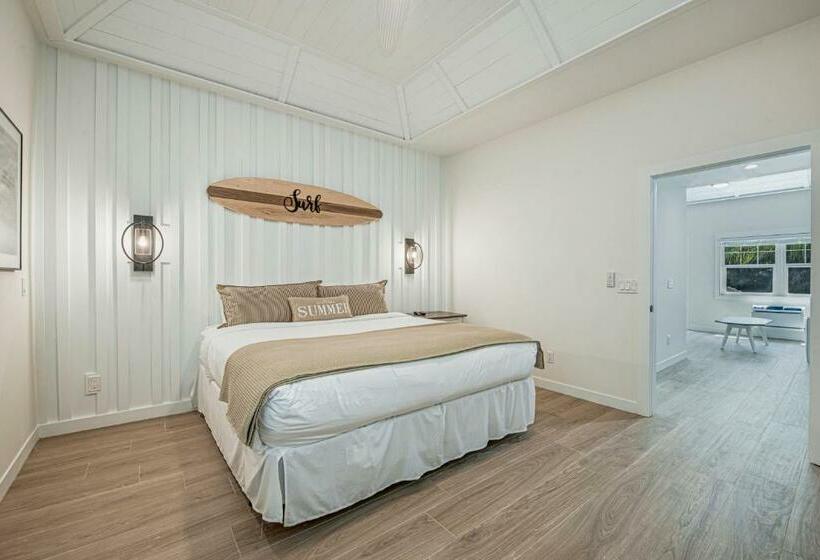 Suite, Casey Key Resorts  Beachfront