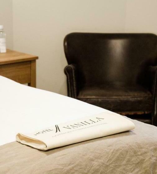 标准单人间, Vanilla