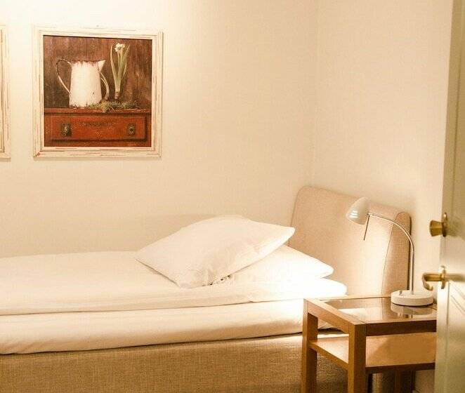 标准单人间, Vanilla