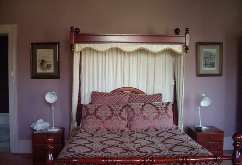 غرفة ديلوكس مزوَّدة بجاكوزي, Lucinda B&b