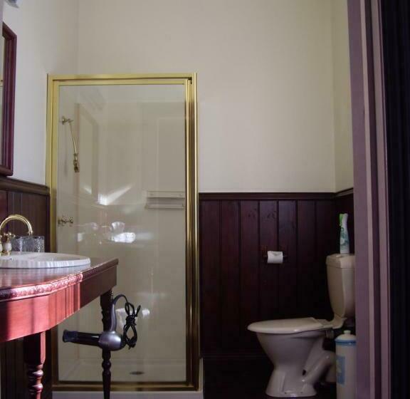 标准间, Lucinda B&b