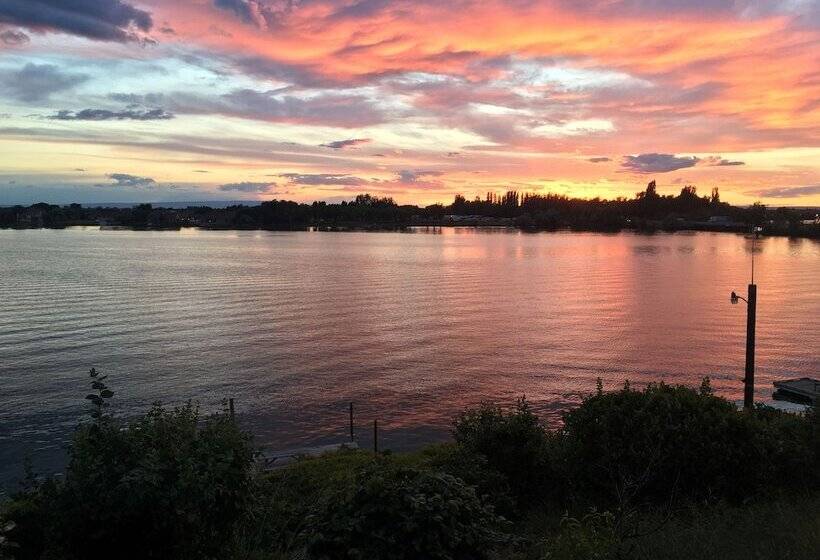 غرفه قياسيه سريرين مزدوجين, Lakeshore Inn Waterfront