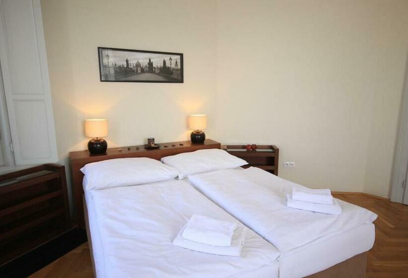 Standard Studio, Old Town Apartments