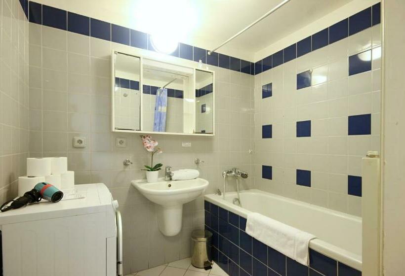 Standard Studio, Old Town Apartments