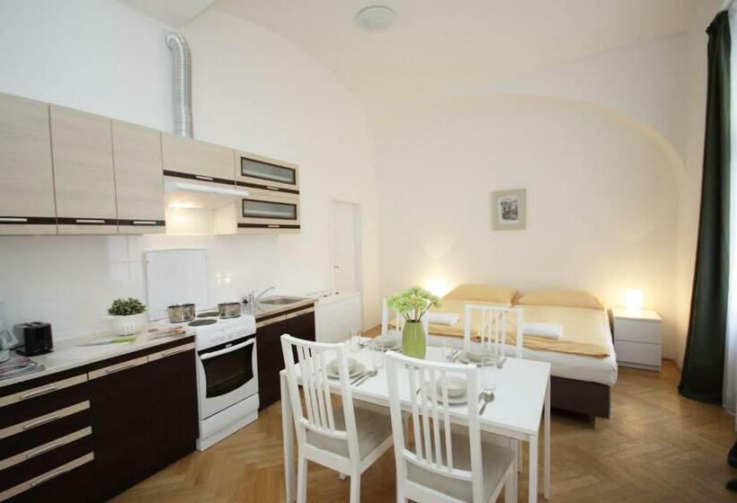 Standard Studio, Old Town Apartments