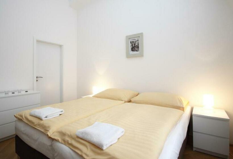 Standard Studio, Old Town Apartments