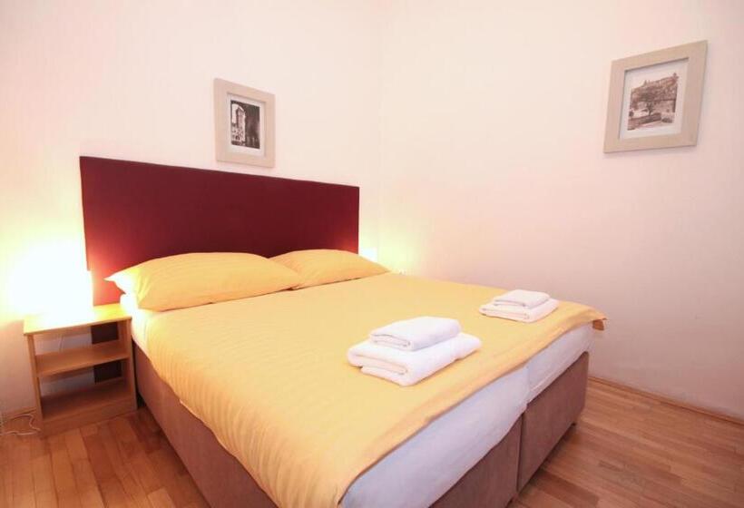 3 Bedroom Apartment, Old Town Apartments