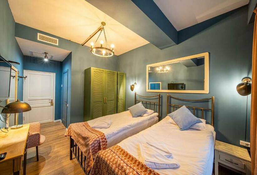 اتاق استاندارد, Raimond Palace