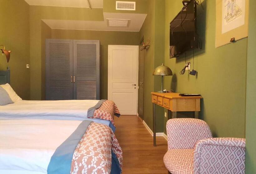 اتاق استاندارد سه نفره, Raimond Palace