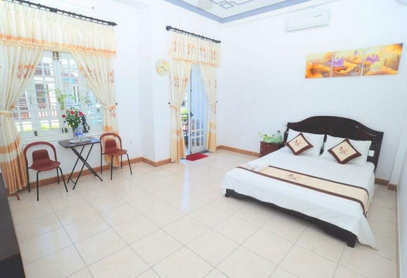 اتاق لوکس با بالکن, Lisa Homestay