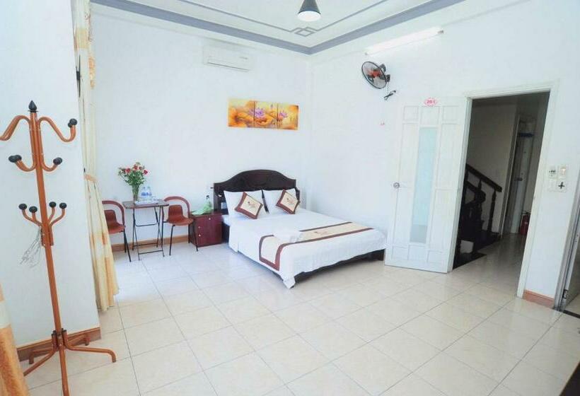 اتاق لوکس با بالکن, Lisa Homestay