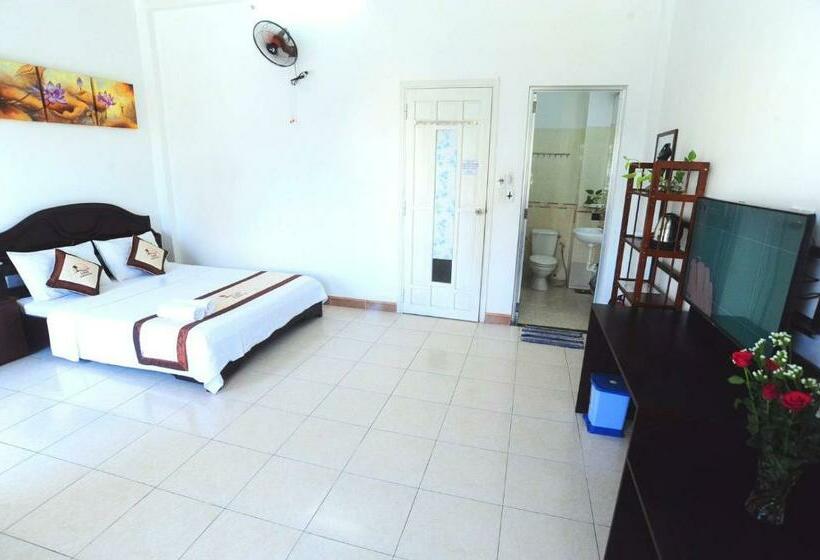 اتاق لوکس با بالکن, Lisa Homestay