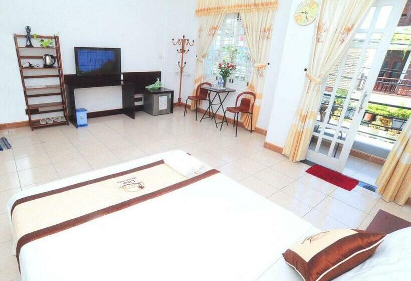 اتاق لوکس با بالکن, Lisa Homestay