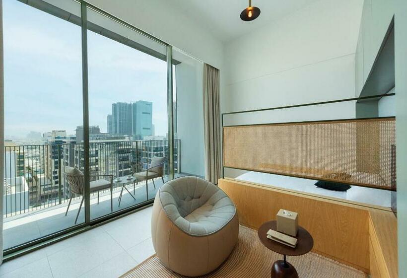 استودیوی لوکس, The Muse