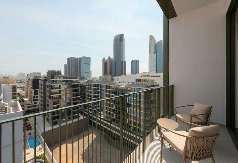 استودیوی لوکس, The Muse