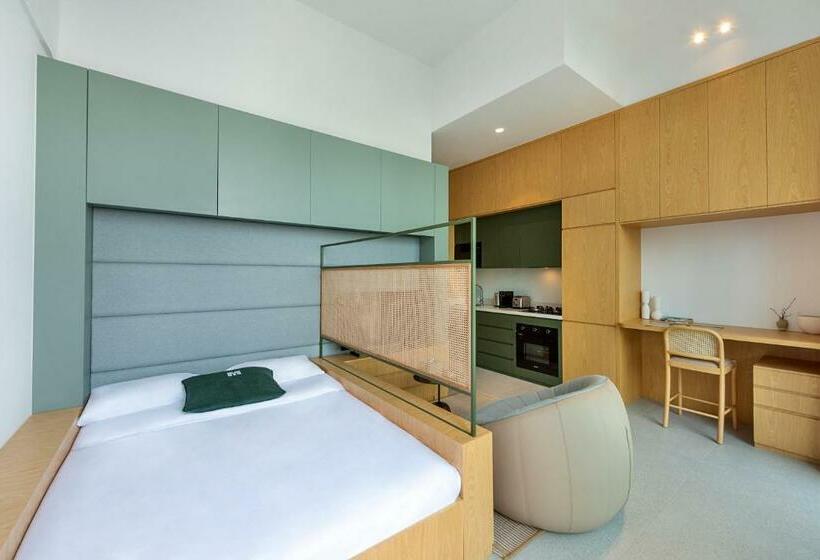 استودیوی لوکس, The Muse