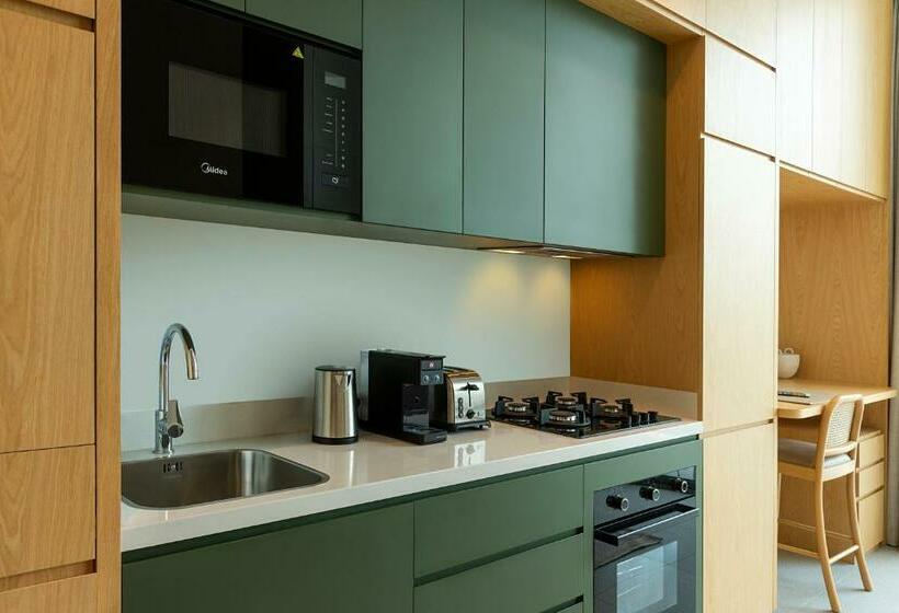 استودیوی لوکس, The Muse