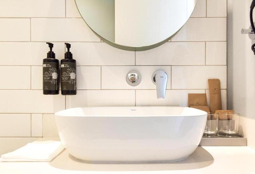 استودیوی لوکس, The Muse