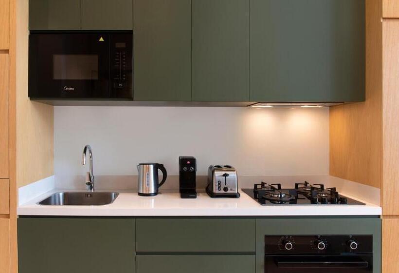 استودیوی سوپریور, The Muse