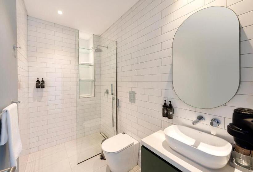 استودیوی لوکس, The Muse