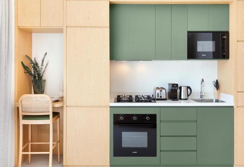 استودیوی لوکس, The Muse