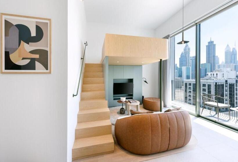 استودیوی لوکس, The Muse