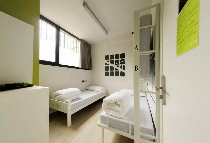 اتاق استاندارد با سرویس بهداشتی مشترک, Room018bcn