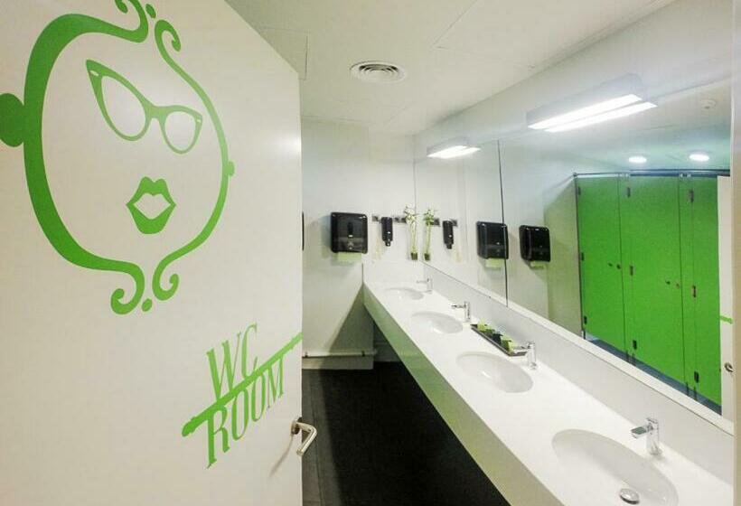 اتاق استاندارد با سرویس بهداشتی مشترک, Room018bcn