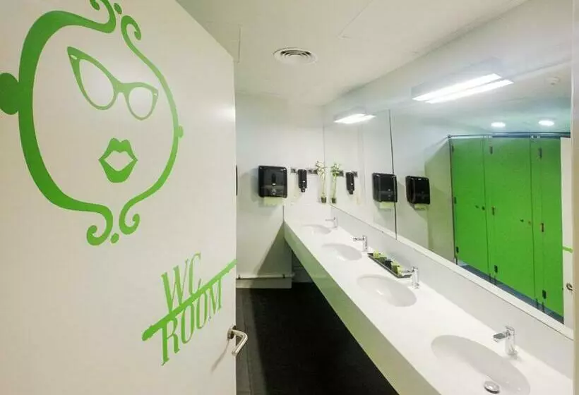 اتاق استاندارد با سرویس بهداشتی مشترک, Room018bcn