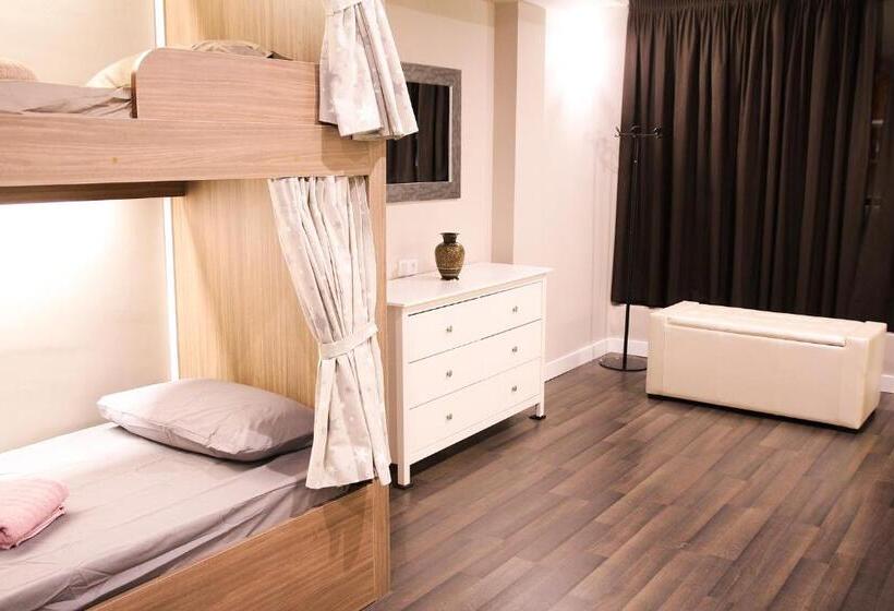 Кровать в Общей Комнате, Barcelona & You Hostel Sagrada Familia