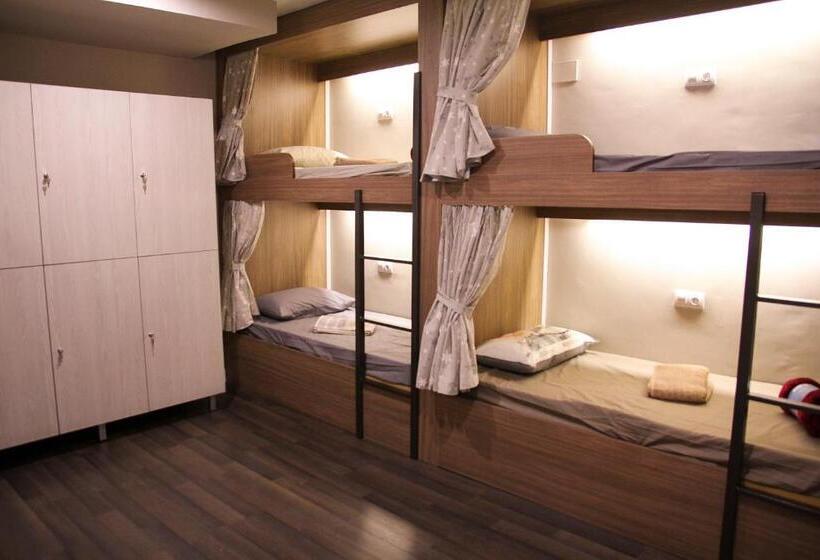 Кровать в Общей Комнате, Barcelona & You Hostel Sagrada Familia