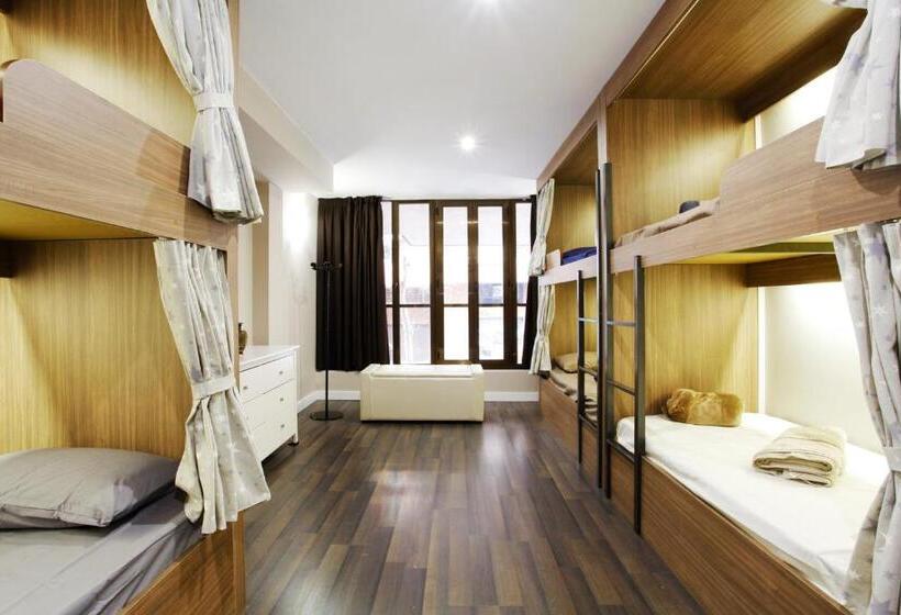 Кровать в Общей Комнате, Barcelona & You Hostel Sagrada Familia