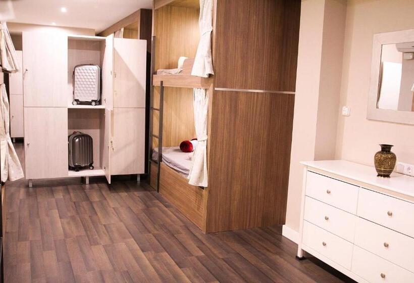 Кровать в Общей Комнате, Barcelona & You Hostel Sagrada Familia