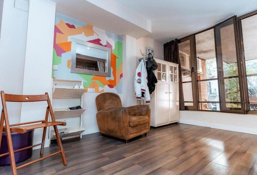 Кровать в Общей Комнате, Barcelona & You Hostel Sagrada Familia