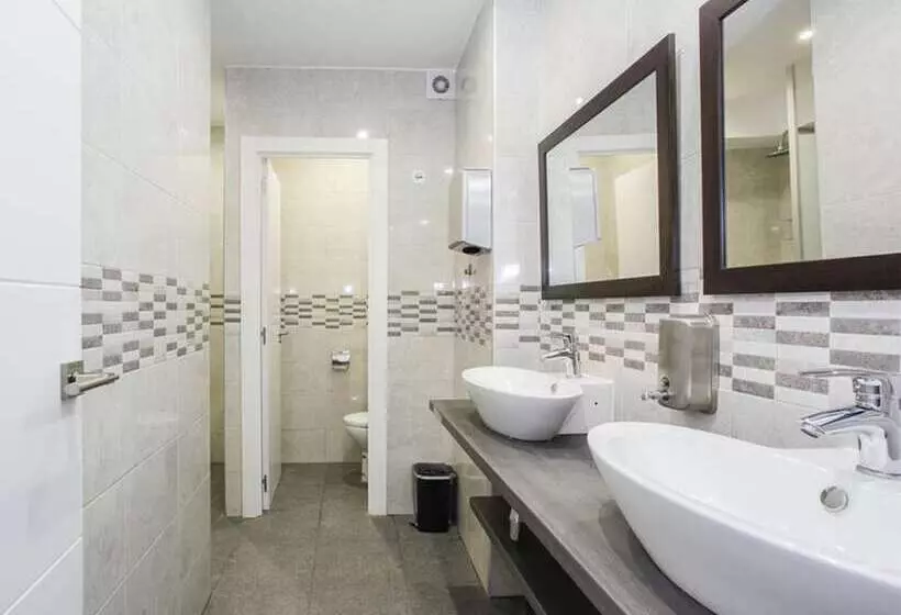 تختخواب در اتاق مشترک, Barcelona & You Hostel Sagrada Familia