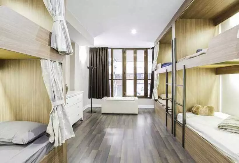 تختخواب در اتاق مشترک, Barcelona & You Hostel Sagrada Familia