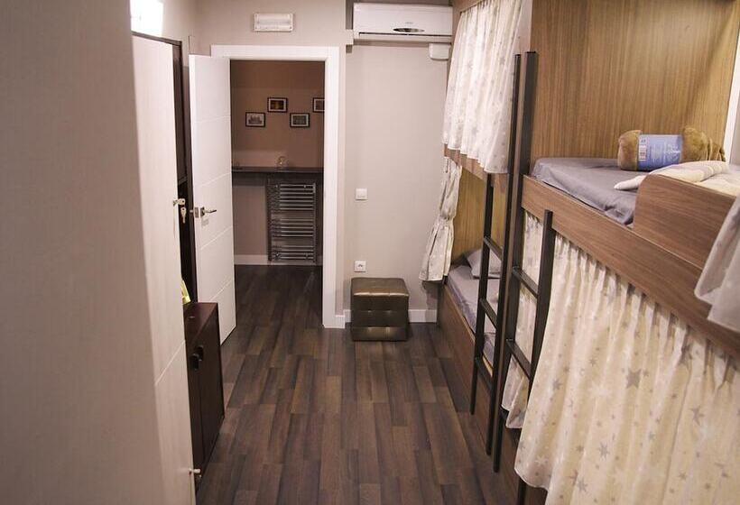 Кровать в Общей Комнате, Barcelona & You Hostel Sagrada Familia