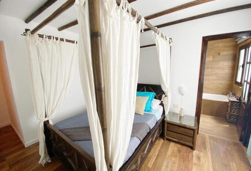 디럭스 자쿠지룸, Finca Marisa