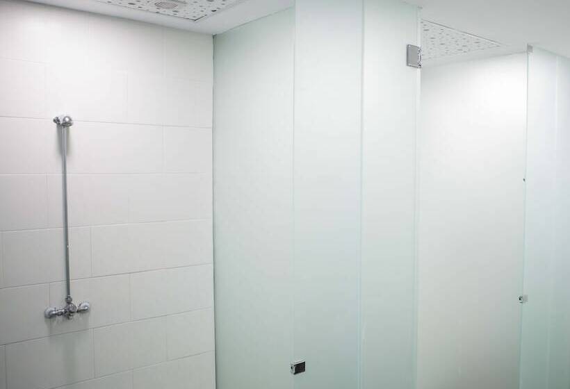 تختخواب در اتاق مشترک, Downtown River Hostel