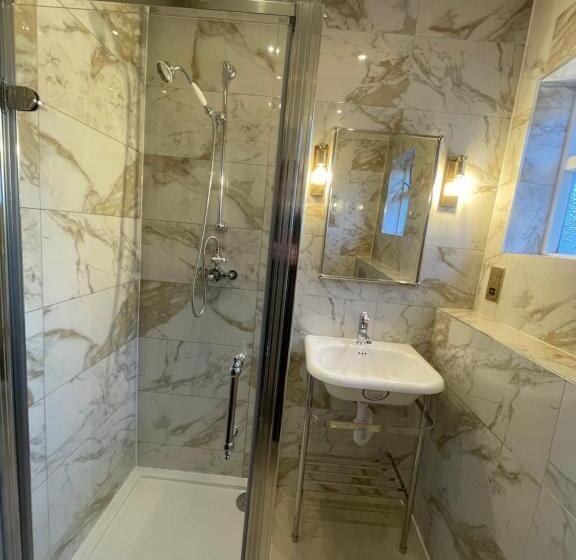 Номер Стандарт, Albany