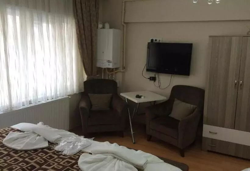Deluxe Neljän Hengen Huone, Black Bird Suite