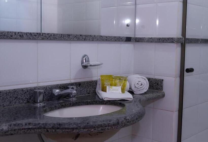 Pokój Standard Trzyosobowy, Canada