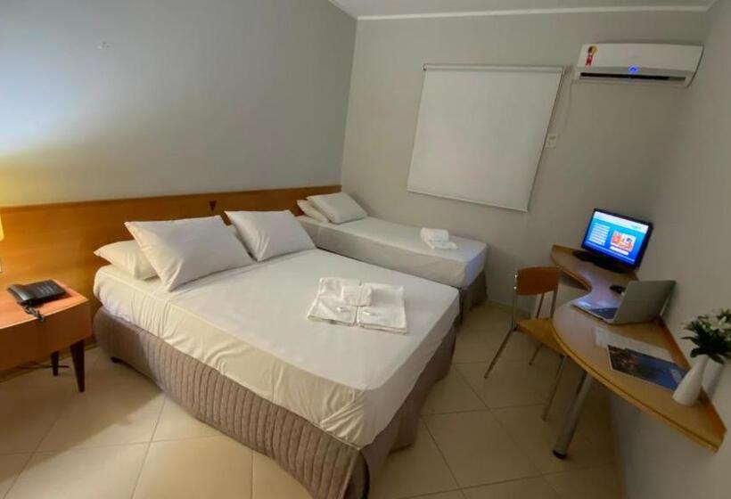 Pokój Standard Trzyosobowy, Canada