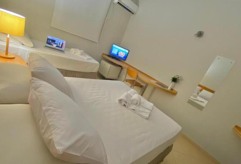 Pokój Standard Trzyosobowy, Canada