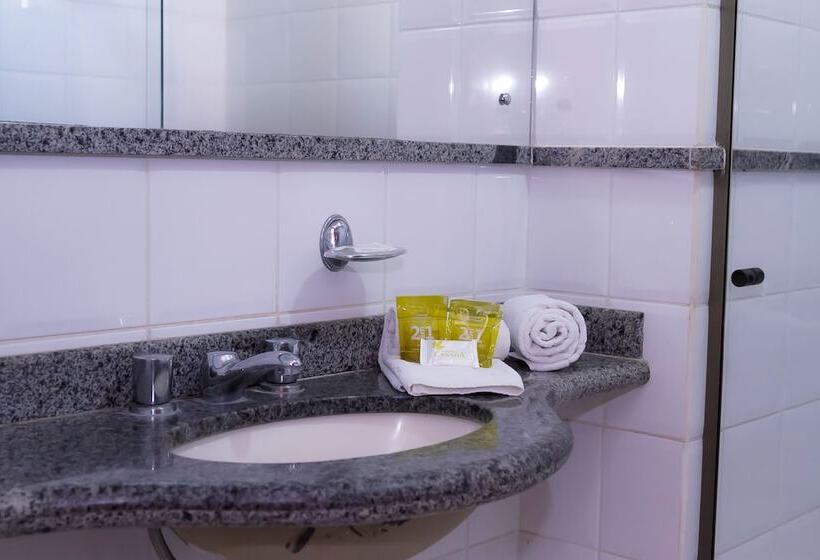 Pokój Standard Trzyosobowy, Canada